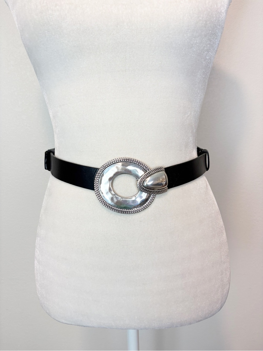 Coldwater Creek Black Leather Belt Silver Hammered Ring Buckle Hook Western XL